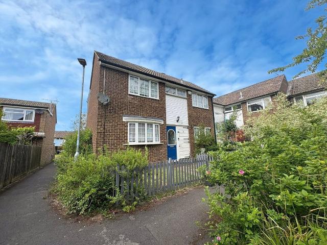 Vandyke, Bracknell, Berkshire RG12, 4 bed terraced house to rent, £2,000 pcm | PrimeLocation
