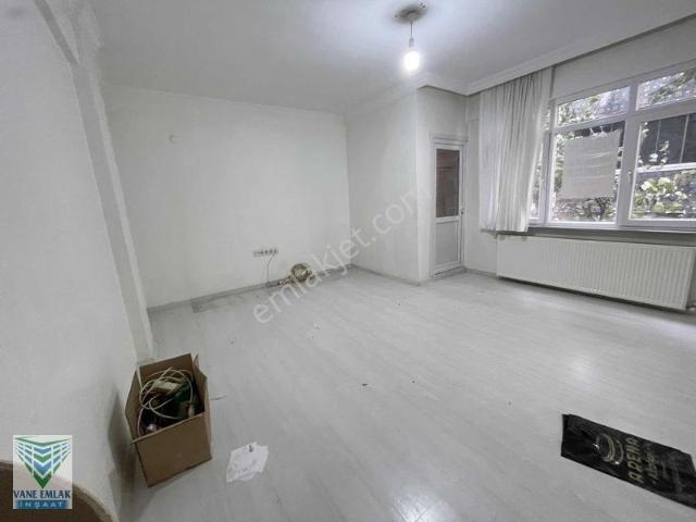 Vaneden Bagcılar Kirazlı Metrosuna Yakın Kiralık Daire