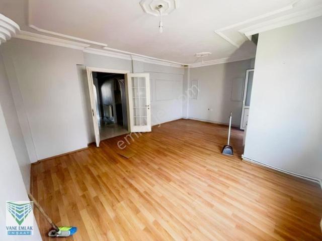 Vaneden Güngören Maraşalçakmakta Kiralık 3+1 Daire