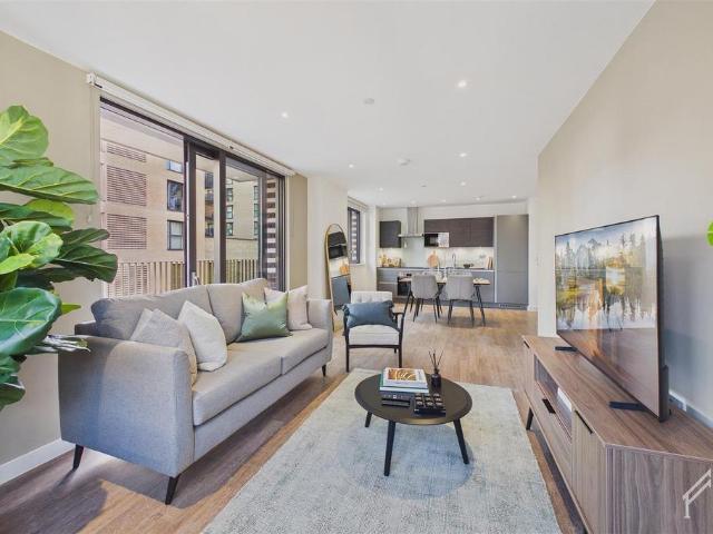 Vanguard Way, Blackhorse Road London E17 2 bed apartment to rent £2,800 pcm £646 pw