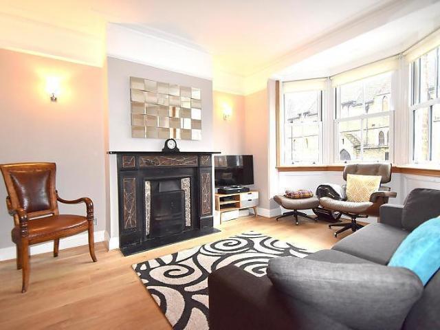 Vansittart Road, Windsor, Berkshire, SL4 3 bed semi detached house to rent £2,750 pcm £635 pw