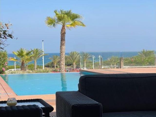 VACACIONAL / EXCLUSIVA VILLA PRIMERA LINEA DE MAR, ARENALES DEL SOL