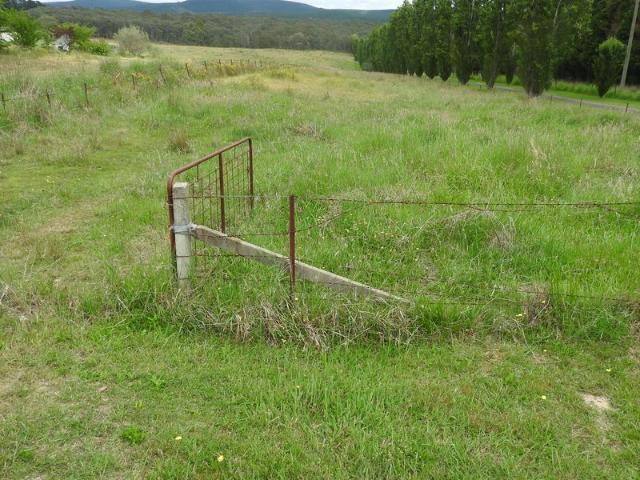 Vacant 10 Acre block 1 Km from Portland on Sunny Corner Road. Excellent north facing building sites. Close to both Sunny Corner, and Mudgee Road