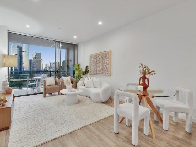Vacant 15th Floor Apartment with River & CBD Views in the Heart of South Brisbane