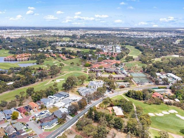 Vacant 271sqm Block Metres from the Fairway