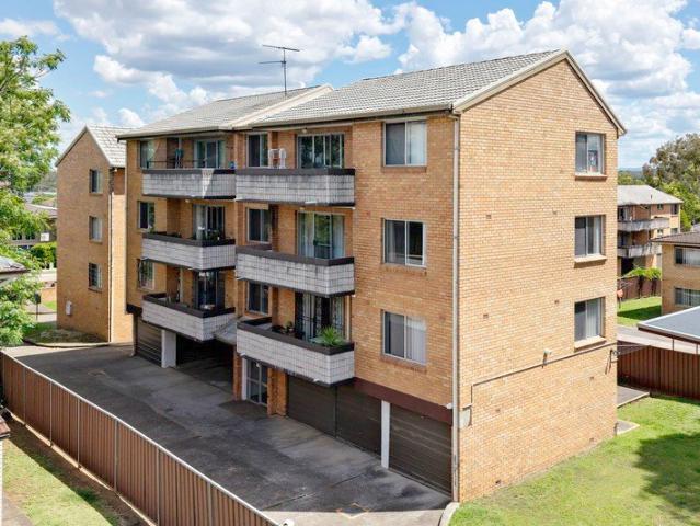 VACANT 2 Bedroom Unit! | Prime Location!