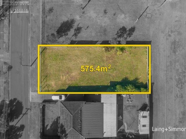 Vacant 575sqm block of land backing onto Whalan reserve