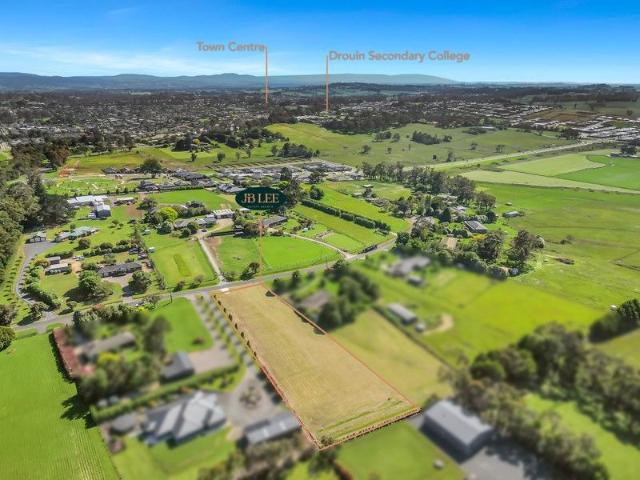 Vacant 5,000 sqm 1 1/4 acre Parcel in Premier Location