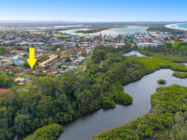 Vacant and ready to go Central villa with opportunity