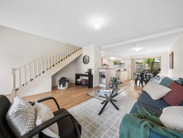 VACANT AND READY TO GO! QUICK SETTLEMENT AVAILABLE!
