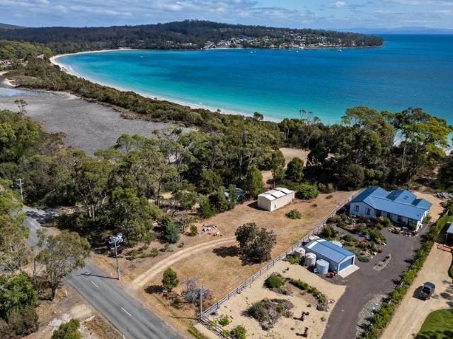 Vacant Beachfront allotment with shed!