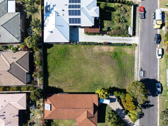 Vacant Block,Walk to the Beach, Shops, Clubs and Cafes, Ready to Build On