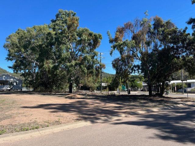Vacant generous 751m2 block and only 700 metres from the beachfront