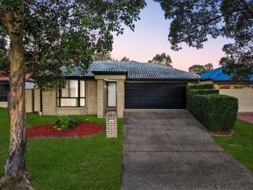 Vacant Family Home in Sought After Springfield Lakes!