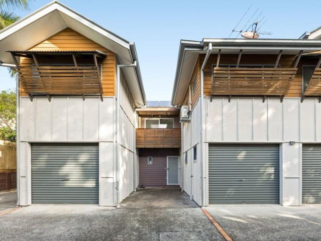 VACANT Freehold Townhouse in quiet Wooloowin!