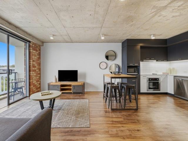 Vacant, Fully Furnished & Ready to Move In !