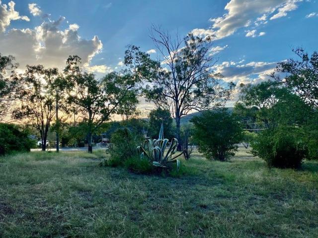 VACANT LAND 5709sqm = 2 TITLES DEVELOPERS LOOK HERE Potential for 8 blocks !