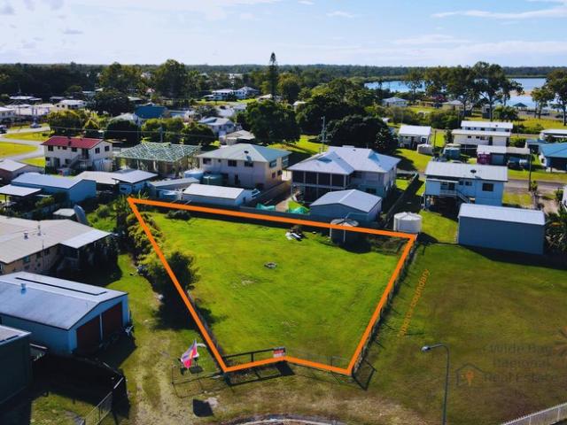 VACANT LAND JUST TWO STREETS FROM THE MAIN BOAT RAMP OF BUXTON