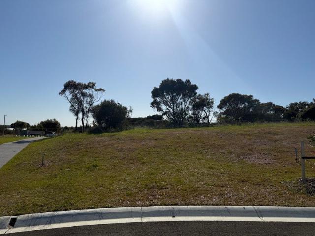 VACANT LAND OPPORTUNITY WITH RIVER VIEWS