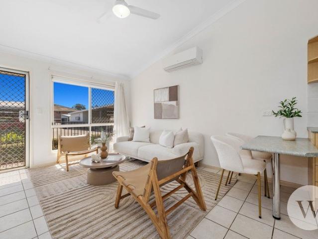 Vacant & Move In Ready with Only One Direct Neighbour