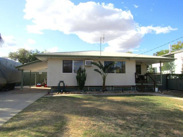 VACANT POSSESION PERFECT INVESTMENT, RENOVATED + LARGE BACK DECK AND SHED