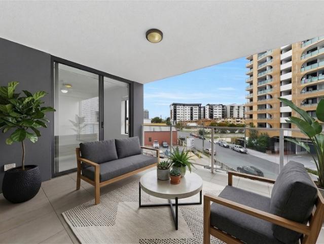 Vacant Property Walking Distance to Transport