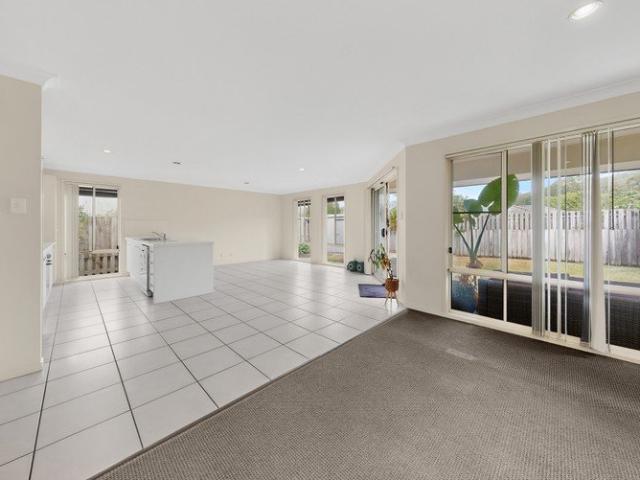 VACANT & READY FOR MOVE IN!