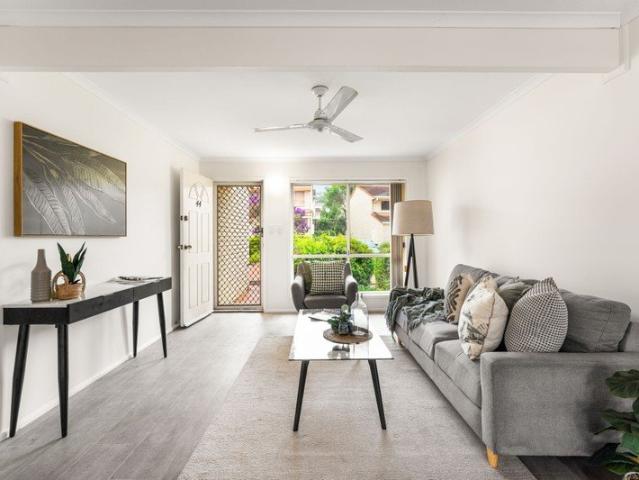 VACANT & READY TO MOVE IN MOTIVATED SELLERS NEED THIS SOLD!