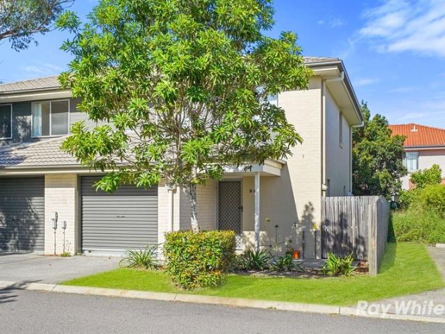 Vacant & Ready to Move In | Offers Over $699,000