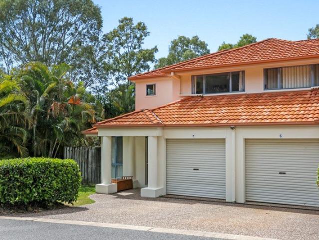 VACANT & READY TO WELCOME ITS NEW OWNERS