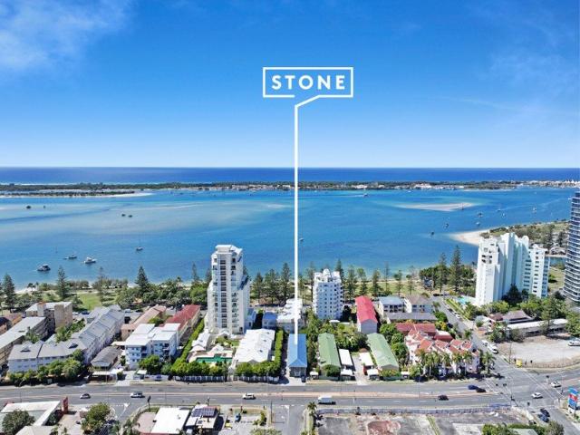 VACANT, REFRESHED & JUST 500M FROM THE BROADWATER