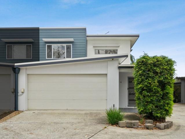 VACANT TOWNHOUSE WITH HOUSE LIKE PROPORTIONS & AFFORDABLE BODY CORPORATE FEES PRICED TO SELL IMMEDIATELY!