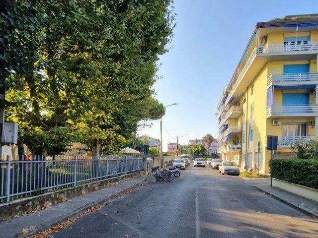 Vacanza Affitto Appartamento, in zona CAMPO D'AVIAZIONE, VIAREGGIO