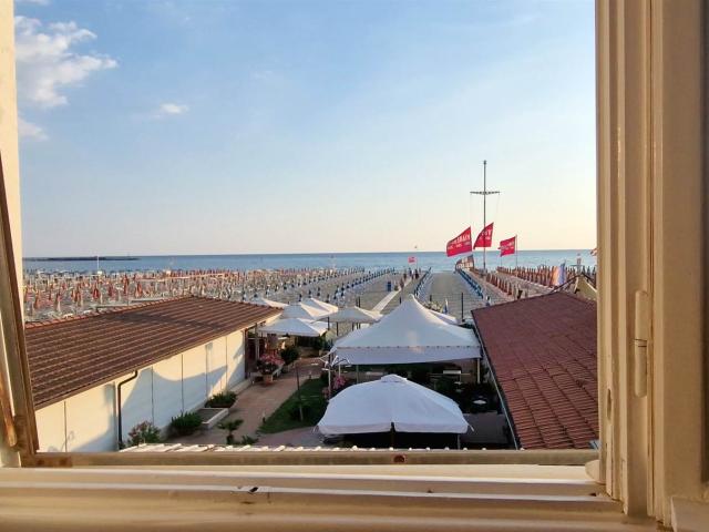 Vacanza Affitto Appartamento, in zona PASSEGGIATA, VIAREGGIO