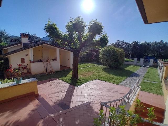 Vacanza Affitto Appartamento indipendente, in zona QUERCETA, SERAVEZZA