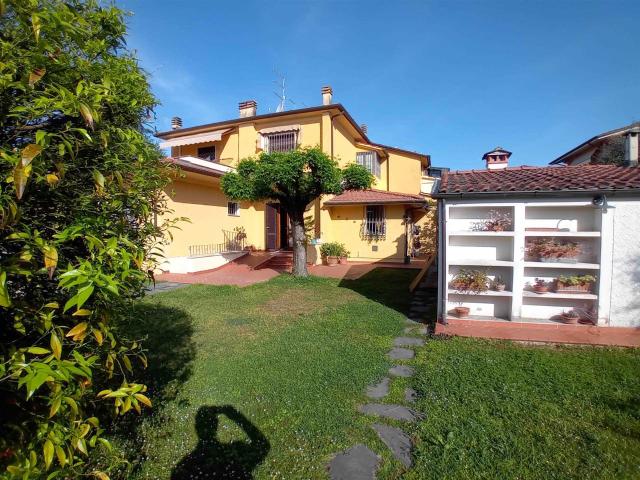 Vacanza Affitto Appartamento indipendente, in zona QUERCETA, SERAVEZZA