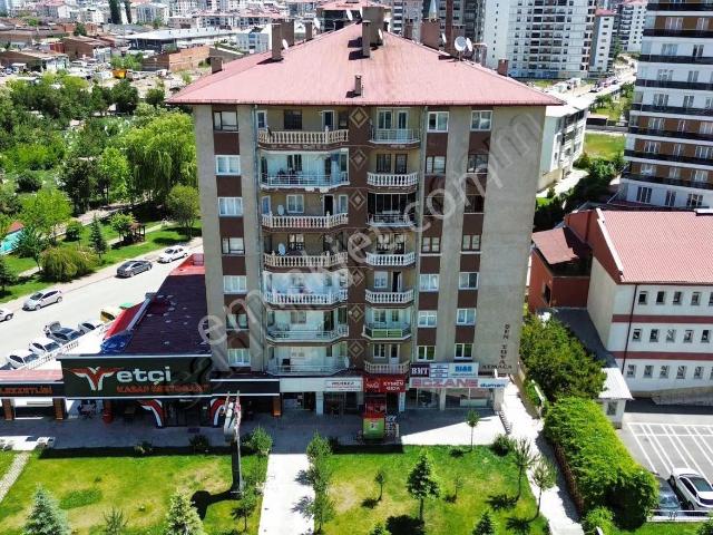 Vadi Grup'tan Medicana Karşısı Cadde Üstü 3+1 Ara Kat Daire!