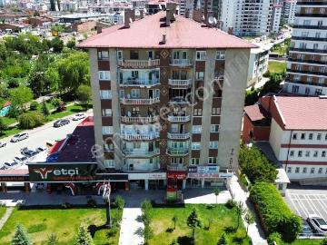 Vadi Grup'tan Medicana Karşısı Cadde Üstü 3+1 Ara Kat Daire!
