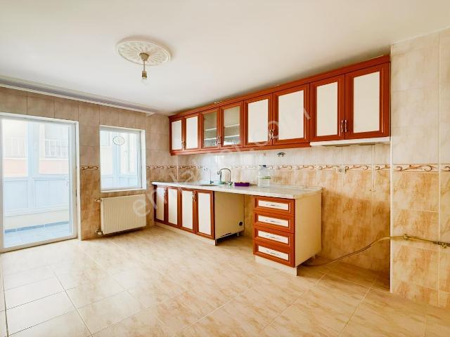 Vadi'den Osmangazi'de Cadde Üstü güneş Cepheli geniş 3+1 Daire !
