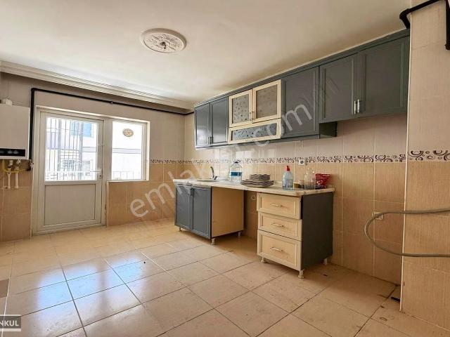 Vadi'den Karakaya'da Cadde Yakını aileye Uygun geniş 3+1 Kiralık