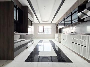Vadi'den Ultra Lüks Sitede manzaralı e.banyolu 4+1 Akıllı Daire!