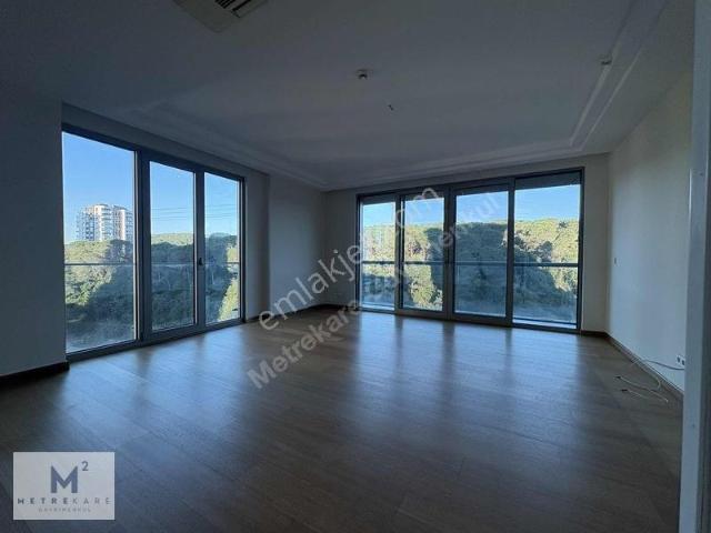 Vadistanbul Teras 3+1 Boş Kiralık Daire Önü Açık Orman