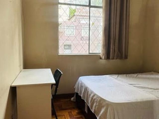 Vaga masculina em quarto de casal na Savassi