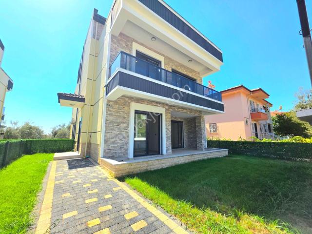 Vahdet'ten Atınolk'ta Müstakil Bahçeli Süper Manzaralı 3+1 Villa