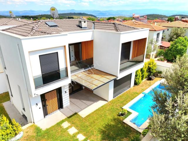 Vahdet'ten Güre'de Tam Müstakil 5+1 Havuzlu, Saunalı Lux Villa