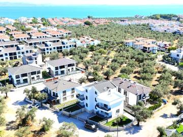 Vahdet'ten Ssk Bölgesinde Deniz Manzaralı 4+1 Teraslı Lüx Villa