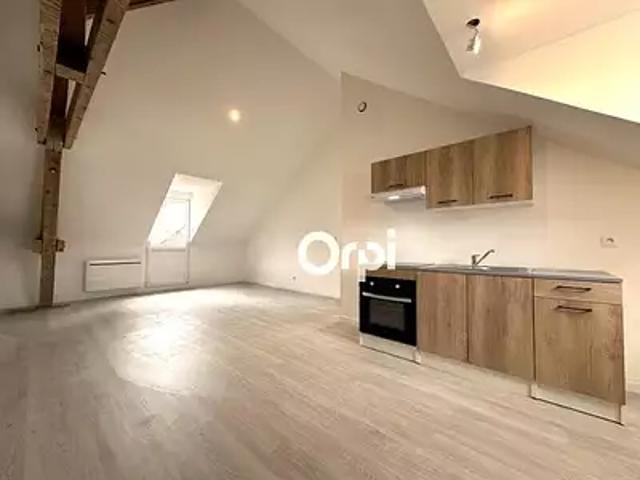 Vailly sur Aisne 02370 Location appartement 3 pièces t3 au dernier étage jardin