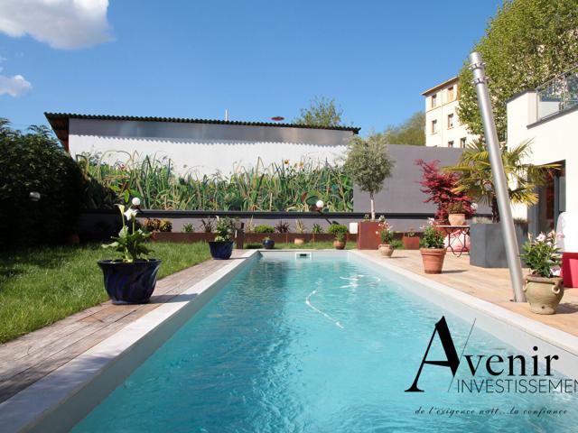 VAISE Maison exceptionnelle de 280 m2 5 chambres PISCINE JARDIN Lyon