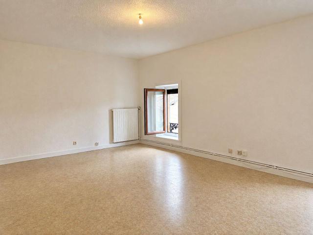 VAL D'OINGT Studio 34 m² 2ème étage Cuisine équipée