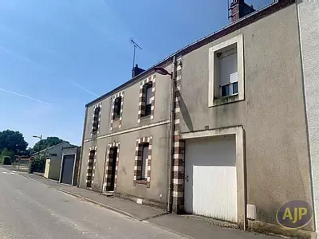 Val d'Erdre Auxence 49370 Achat / Vente maison 7 pièces t7 au dernier étage terrasse